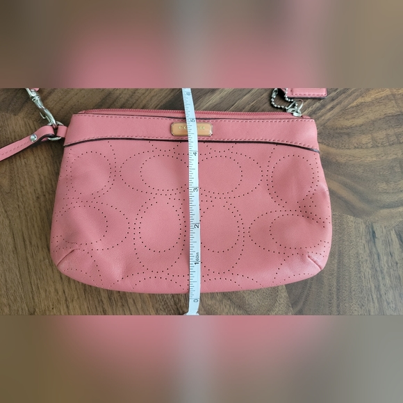 EUC Pink Coach wristlet leather - Picture 3 of 6